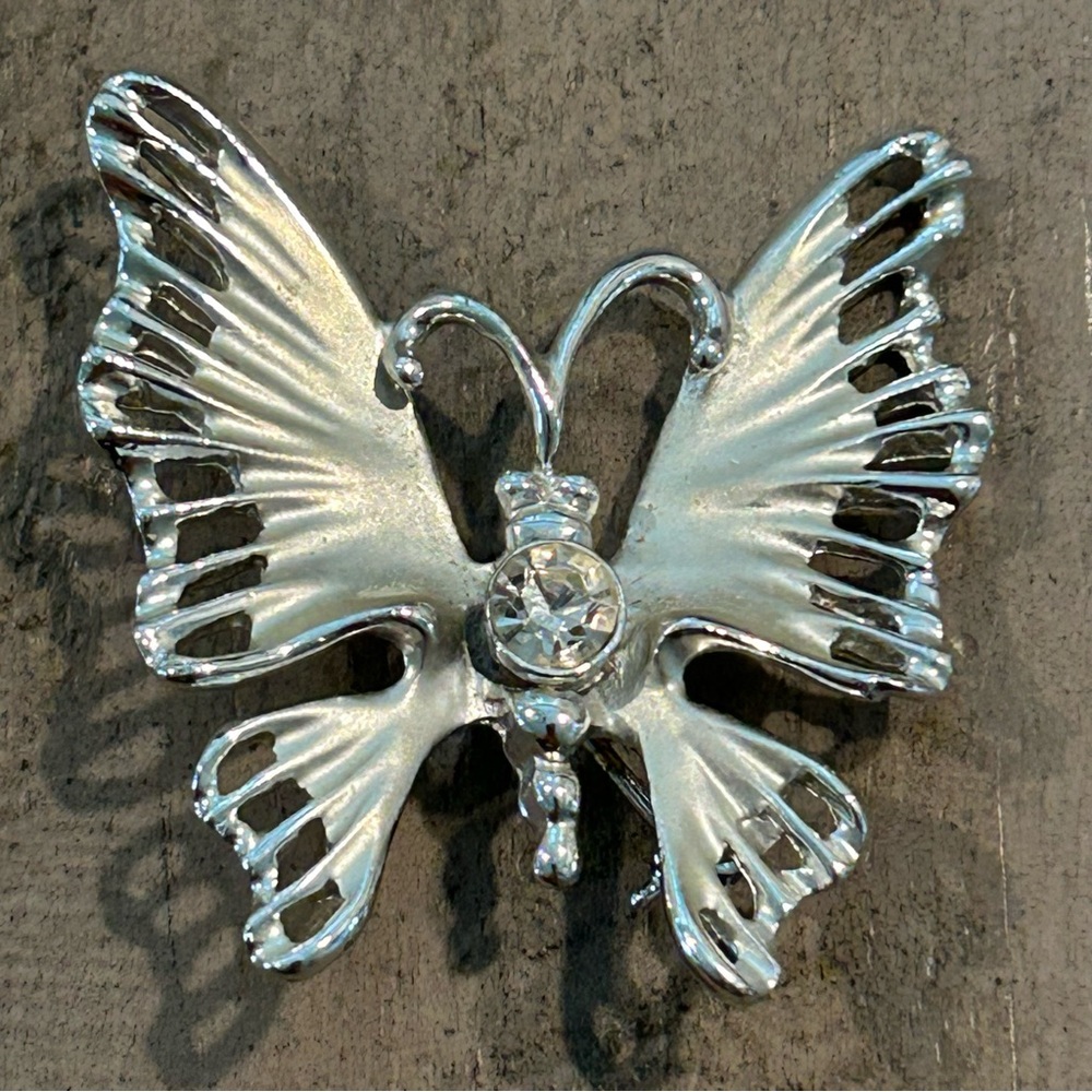 Vintage Butterfly Brooch/Pin Silver Toned With Rhinestone Body Fashion Jewelry